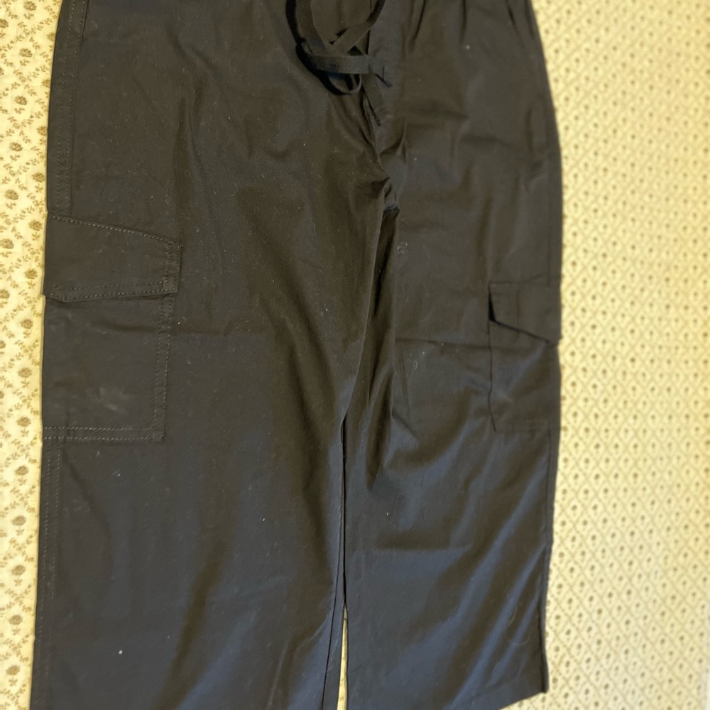 Women’s black crops